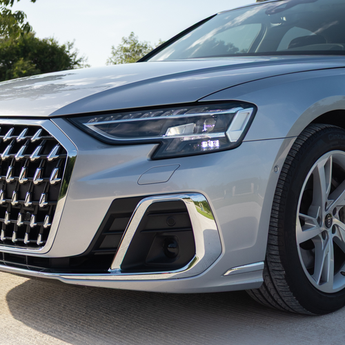 Audi A8 55 TFSI 2023 detalle faro LED Matrix