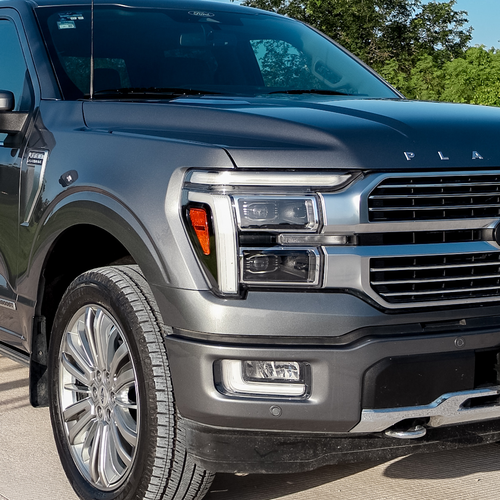 Ford Lobo Platinum Plus 2024 detalle frontal faros LED y parrilla