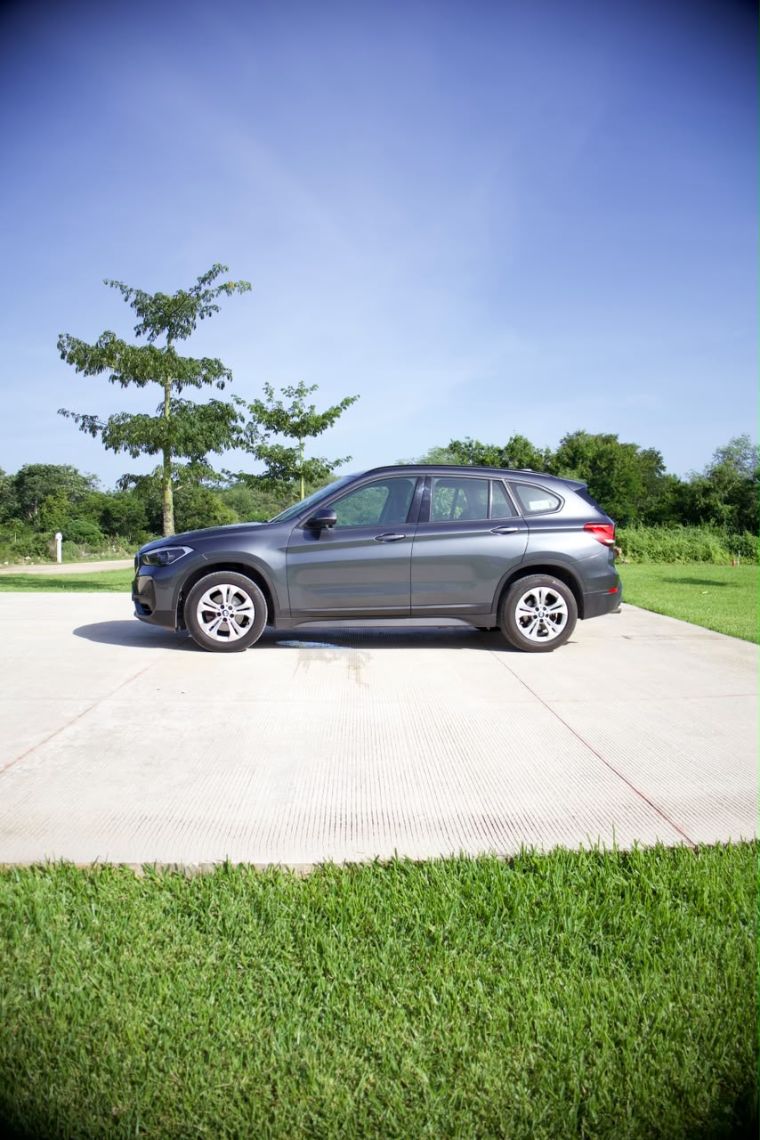 BMW X1 Executive 2020 costado izquierdo