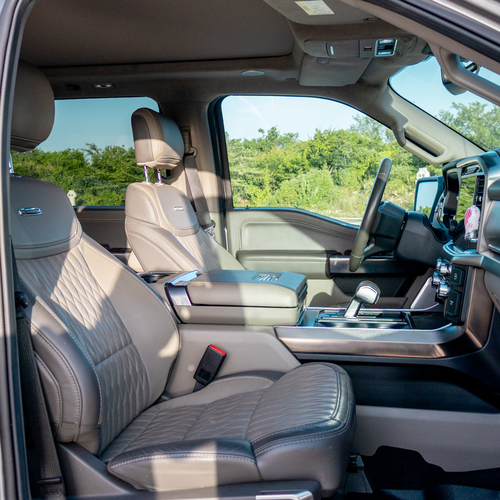 Ford Lobo Platinum Plus 2024 asientos delanteros en piel