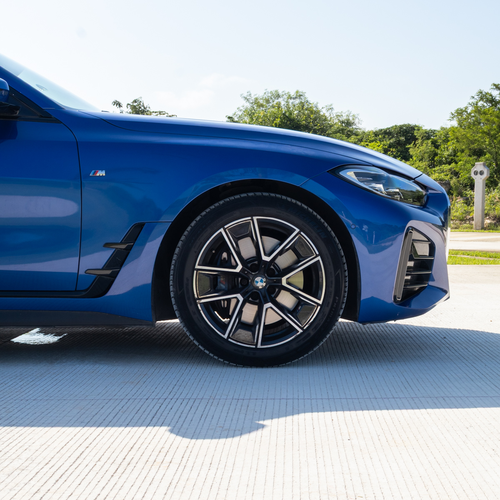BMW 430i Gran Coupé 2022 lateral con rines M de 19 pulgadas
