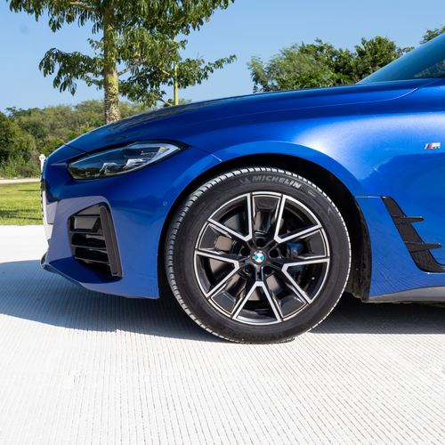 BMW 430i Gran Coupé 2022 rín delantero y mordazas M