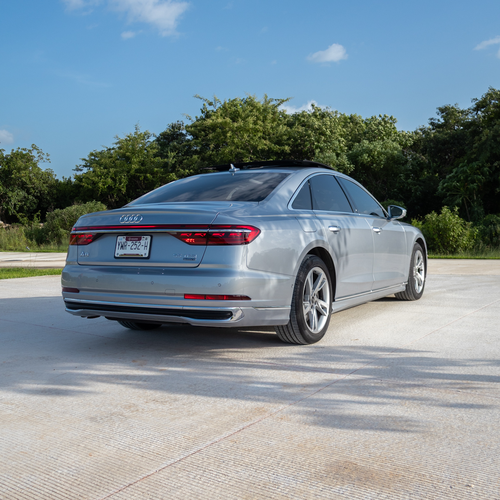 Audi A8 55 TFSI 2023 vista trasera