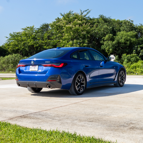 BMW 430i Gran Coupé 2022 vista trasera con placas yucatecas