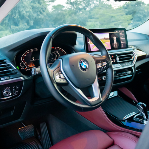 BMW X4 xDrive30i 2023 volante y tablero digital