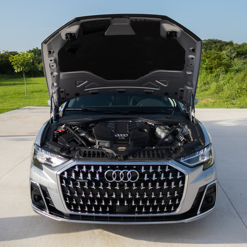 Audi A8 55 TFSI 2023 cofre abierto