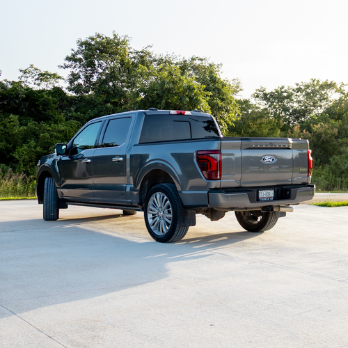 Ford Lobo Platinum Plus 2024 lateral trasero