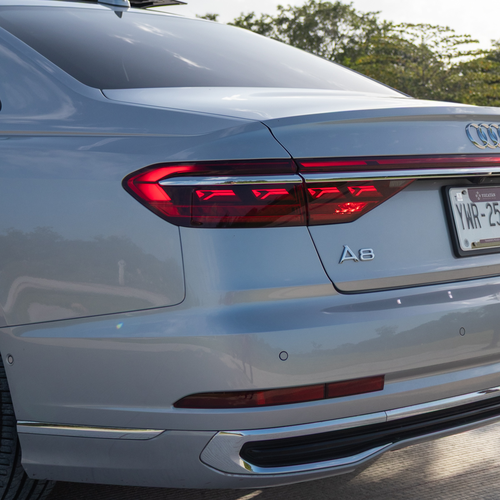 Audi A8 55 TFSI 2023 calaveras LED traseras