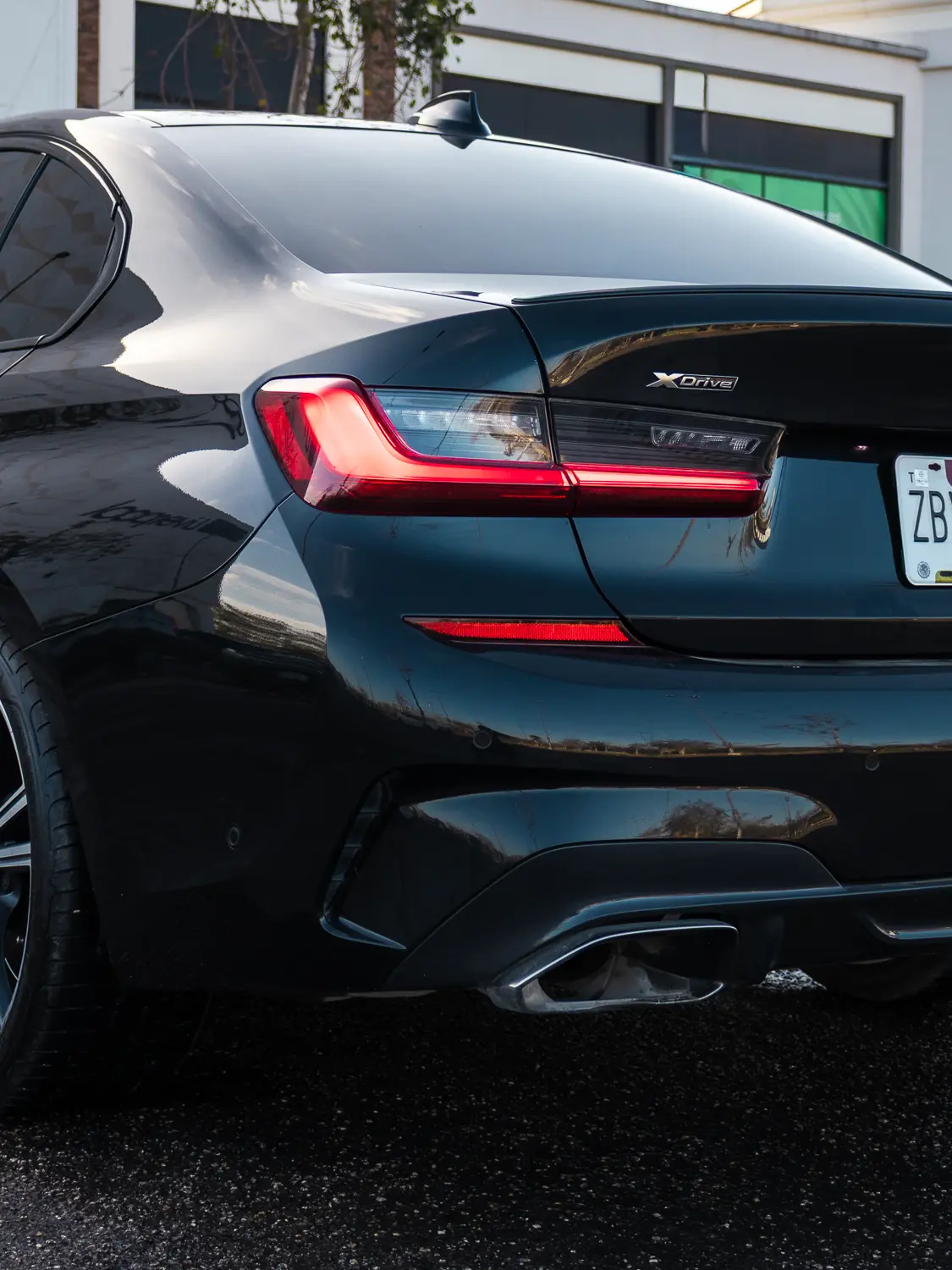 BMW M340i xDrive 2022 calavera trasera y escape M