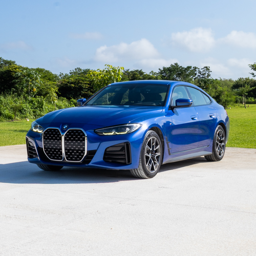 BMW 430i Gran Coupé 2022 vista frontal con parrilla BMW