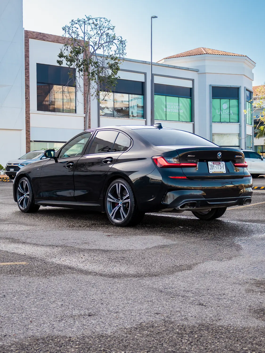BMW M340i xDrive 2022 vista trasera tres cuartos