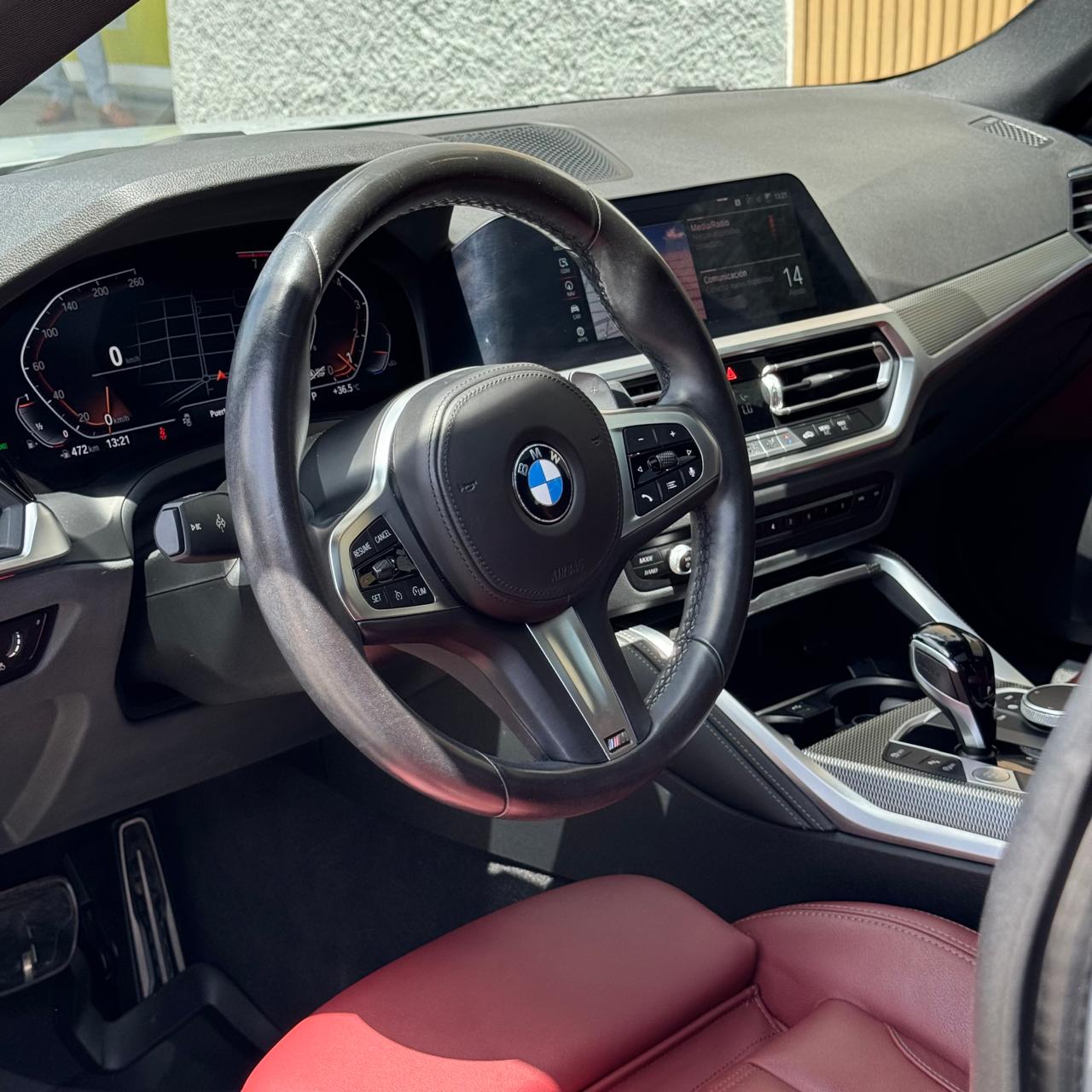 BMW 430i Gran Coupé 2023 volante M y tablero digital