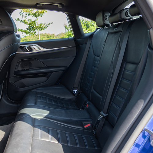 BMW 430i Gran Coupé 2022 asientos traseros centrales