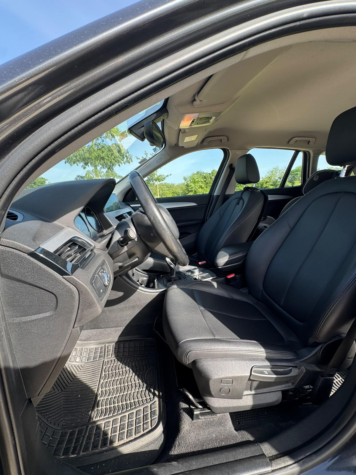 BMW X1 Executive 2020 interior asientos delanteros