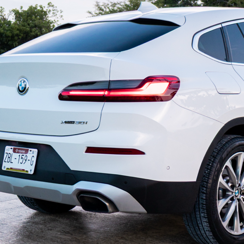 BMW X4 xDrive30i 2023 detalle emblema xDrive30i