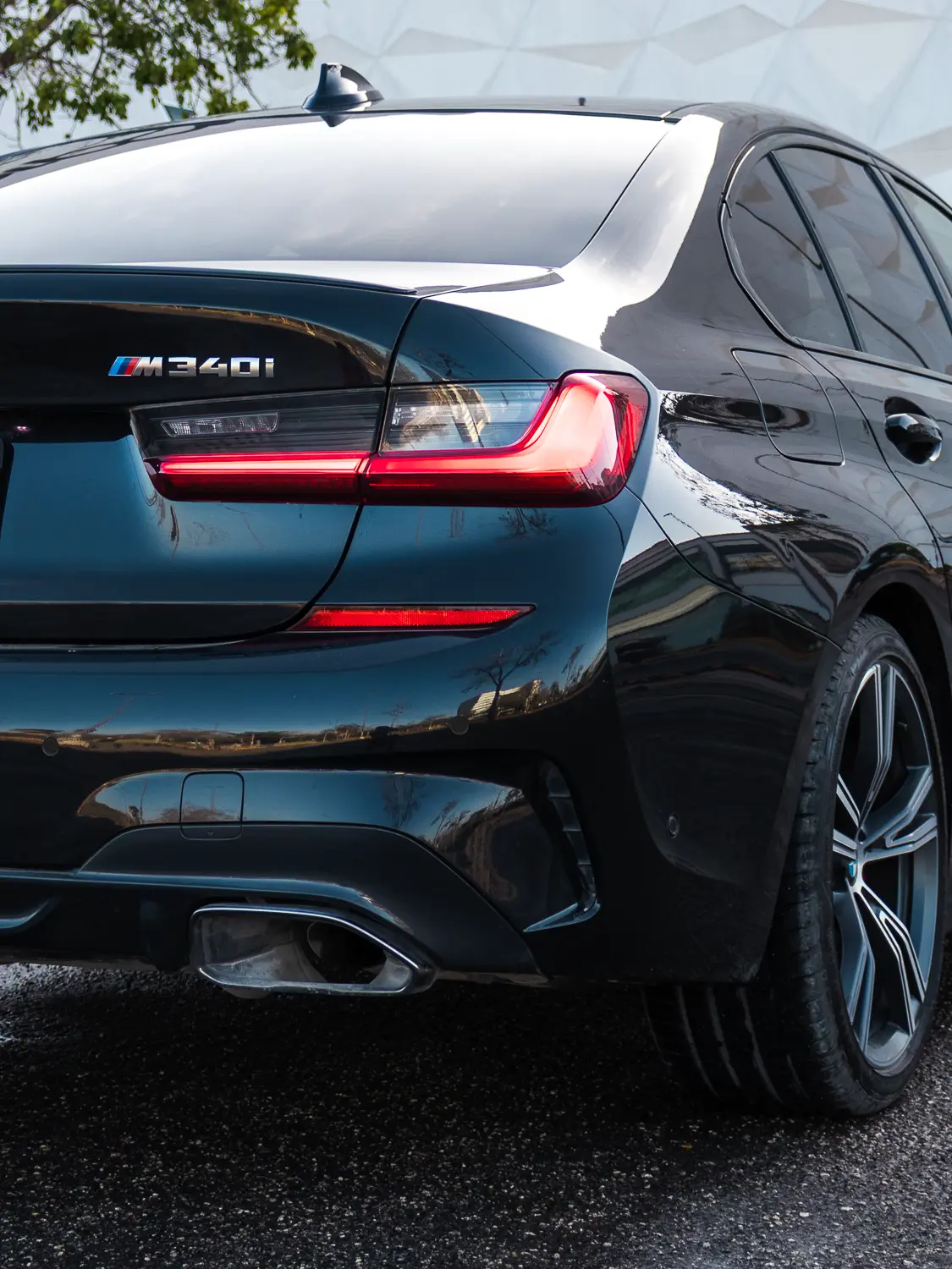 BMW M340i xDrive 2022 emblema M340i y calavera LED