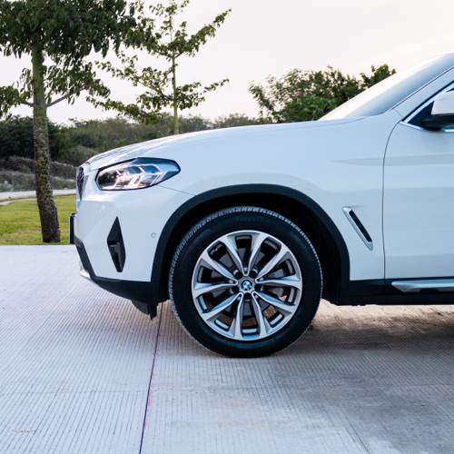 BMW X4 xDrive30i 2023 rín delantero de 19 pulgadas