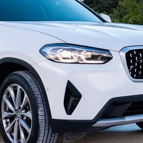 BMW X4 xDrive30i 2023 faro LED y fascia delantera
